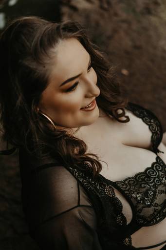 Ensaio feminino sensual na cachoeira