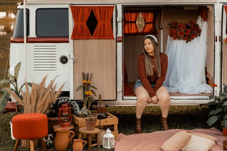 Ensaio feminino em kombi