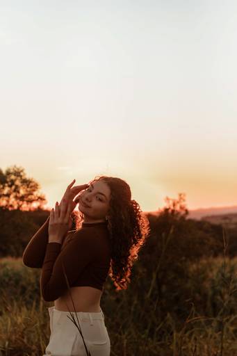 ensaio de mulher no pôr do sol