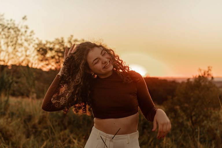 ensaio de mulher no pôr do sol
