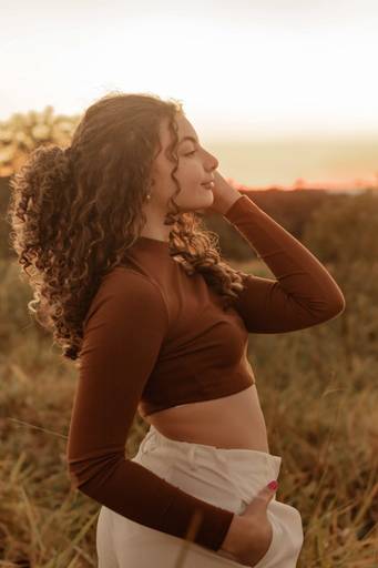 ensaio de mulher no pôr do sol