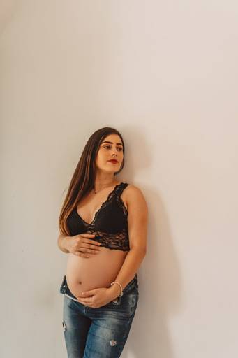 Ensaio Gestante em fundo branco