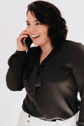 Foto mexendo no celular