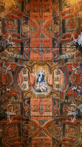 teto em madeira pintado da igreja da misericordia de mangualde