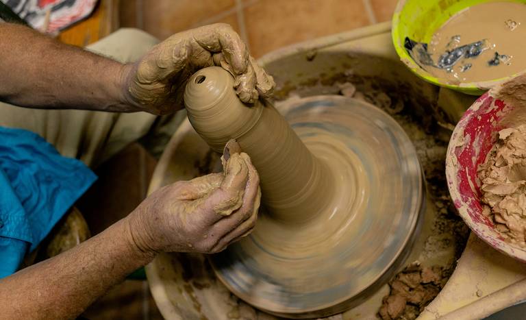 fotografia pormenor da roda do oleiro