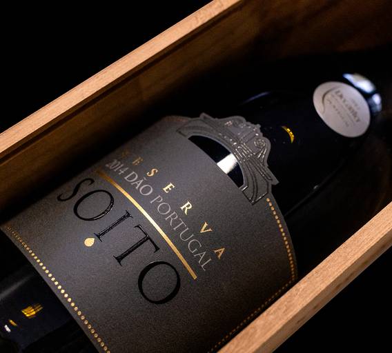 garrafa de vinho dão portugal reserva