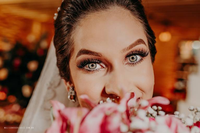 noiva de olhos claros.