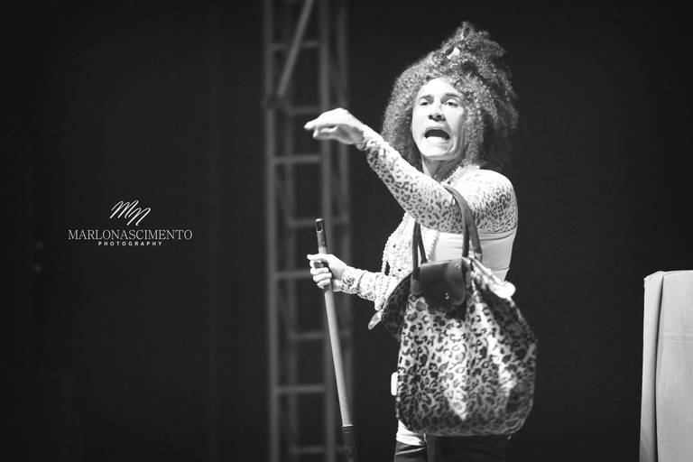 Stand Up Comedy - Show de Humor - Rodrigo Santana - Quenzas Hall - Macaé / Rio de Janeiro