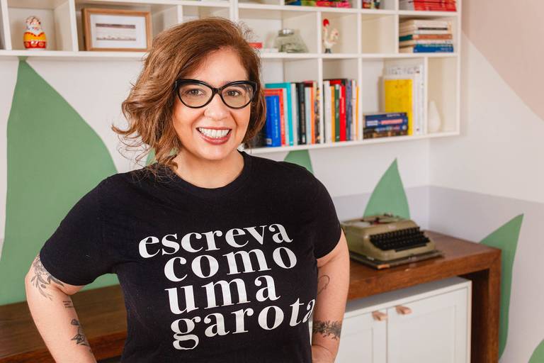 Retrato da escritora e professora Ana Holanda