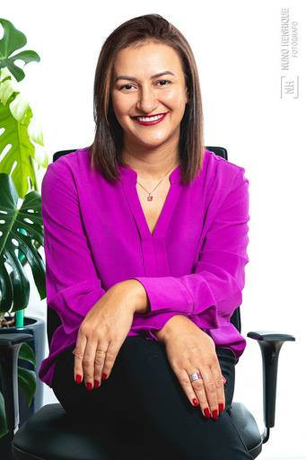 Retrato da gerente de gestão social Cristiane Holanda