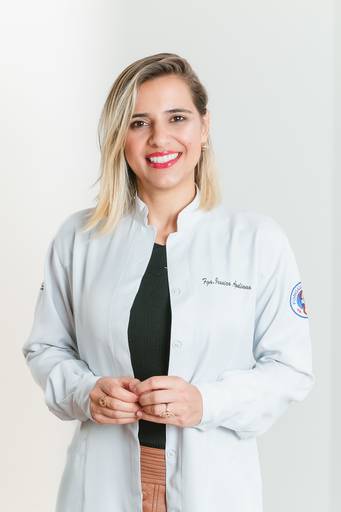 Retrato corporativo da fonoaudióloga Jéssica Apoliana.