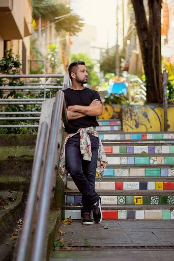 Ensaio Masculino externo porto alegre escadaria 24 de maio