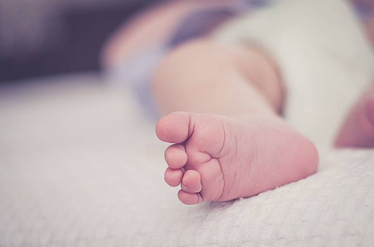 Ensaio fotográfico book família porto alegre em casa pés