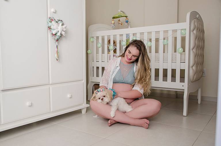 Ensaio gestacional book gestante em casa