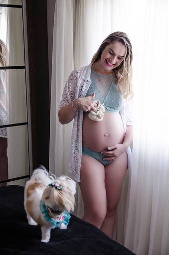 Ensaio gestacional book gestante em casa