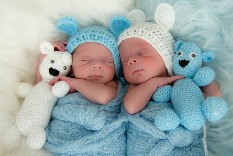 NEWBORN NICOLAS E GREGORY, 11 DIAS