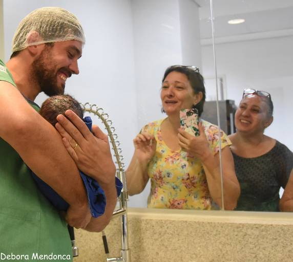 Foto de parto chegada do Enzo