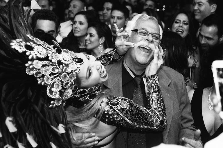 ESCOLA DE SAMBA EM CASAMENTO