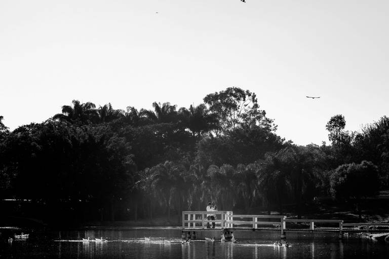 FOTO GESTANTE EM UM PIER