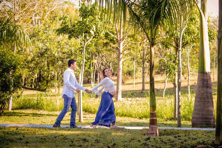 FOTO GESTANTE CORRENDO COM O MARIDO