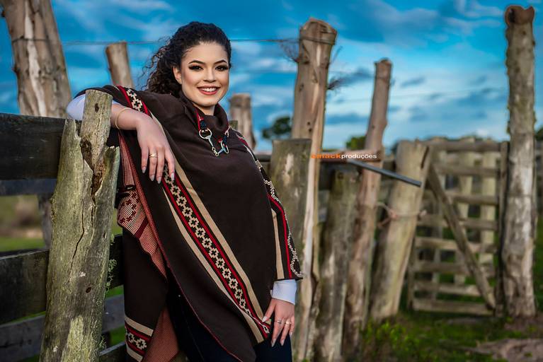 book-15 anos-fotografo-profissional-ensaio fotografico-vestido de 15 anos-castelo-praia-cavalo-gramado-torres-bento goncalves-book urbano-porto alegre