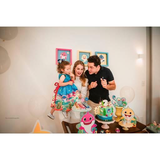 decor simples baby shark, mesa baby shark, vestido menina, vestido festinha de 2 anos, decoração festinha em casa, festinha na quarentena, festa no rack, tema baby shark, bolo baby shark, bolo 2 andares baby shark