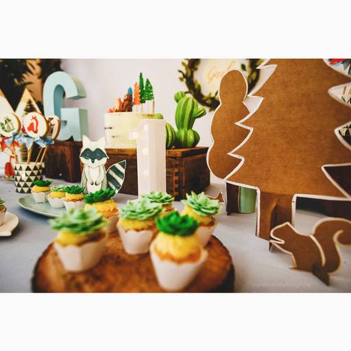 decoração com o tema floresta, madrica festas. Festa com raposas e guaxinins. Decoração de raposas