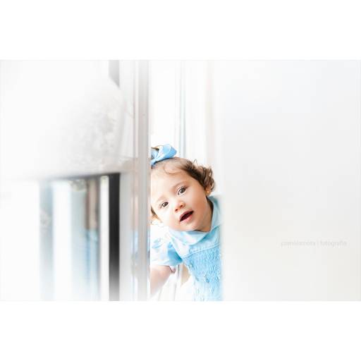 festa infantil com decoração em azul para meninas. Ideias de vestidos azul para meninas. Tema jardim. Festa em casa