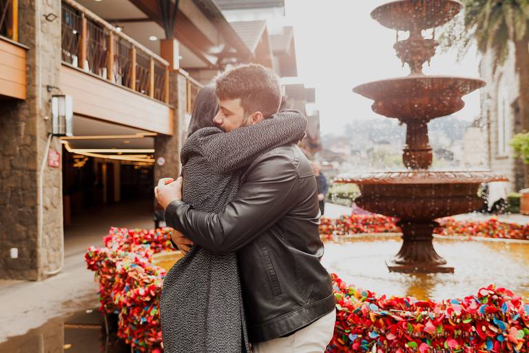 Pedido de casamento em gramado fonte do amor eterno gramadobook ensaio fotos barato prime gourmet fotografo noivado