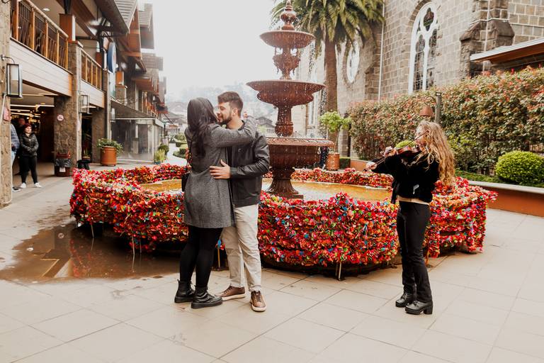 Pedido de casamento em gramado fonte do amor eterno gramadobook ensaio fotos barato prime gourmet fotografo noivado