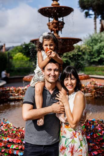 casal fotografo barato gramado pacote prime gourmet fotos rua torta ensaio fotos  familia criança infantil gramadobook fonte do amor eterno