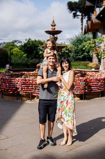 casal fotografo barato gramado pacote prime gourmet fotos rua torta ensaio fotos  familia criança infantil gramadobook fonte do amor eterno