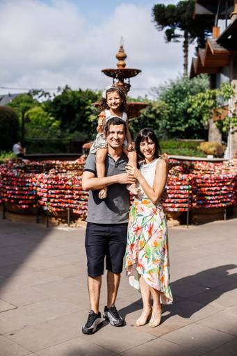 casal fotografo barato gramado pacote prime gourmet fotos rua torta ensaio fotos  familia criança infantil gramadobook fonte do amor eterno