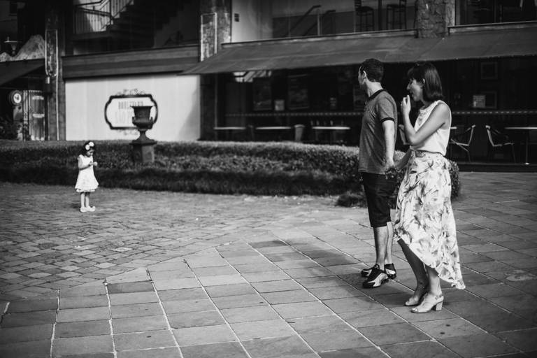 casal fotografo barato gramado pacote prime gourmet fotos rua torta ensaio fotos  familia criança infantil gramadobook fonte do amor eterno