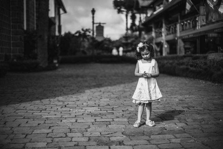 casal fotografo barato gramado pacote prime gourmet fotos rua torta ensaio fotos  familia criança infantil gramadobook fonte do amor eterno