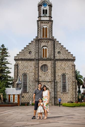 casal fotografo barato gramado pacote prime gourmet fotos rua torta ensaio fotos  familia criança infantil gramadobook igreja matriz