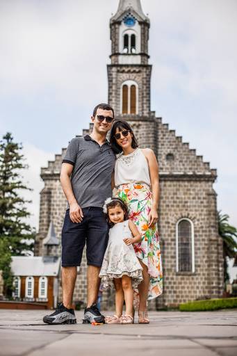 casal fotografo barato gramado pacote prime gourmet fotos rua torta ensaio fotos  familia criança infantil gramadobook igreja matriz