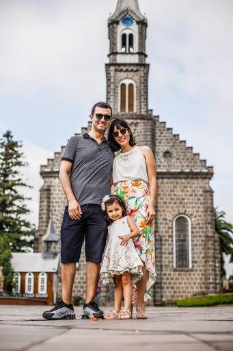 casal fotografo barato gramado pacote prime gourmet fotos rua torta ensaio fotos  familia criança infantil gramadobook igreja matriz