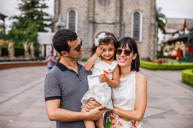 casal fotografo barato gramado pacote prime gourmet fotos rua torta ensaio fotos  familia criança infantil gramadobook igreja matriz