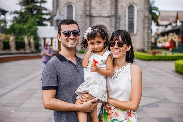 casal fotografo barato gramado pacote prime gourmet fotos rua torta ensaio fotos  familia criança infantil gramadobook igreja matriz