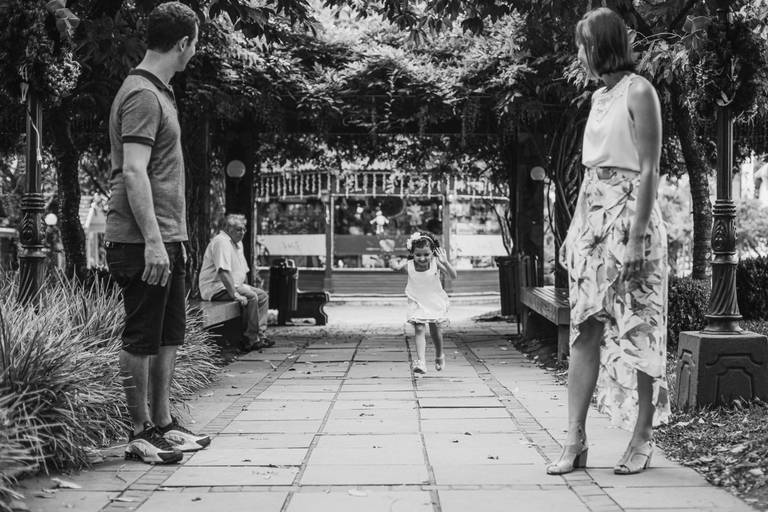 casal fotografo barato gramado pacote prime gourmet fotos rua torta ensaio fotos  familia criança infantil gramadobook igreja matriz