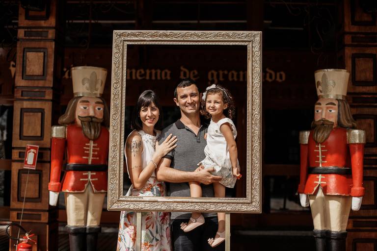 casal fotografo barato gramado pacote prime gourmet fotos rua torta ensaio fotos  familia criança infantil gramadobook praça major nicoletti