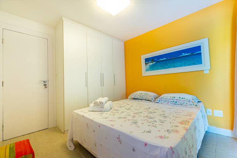 Suíte casal acesso a piscina