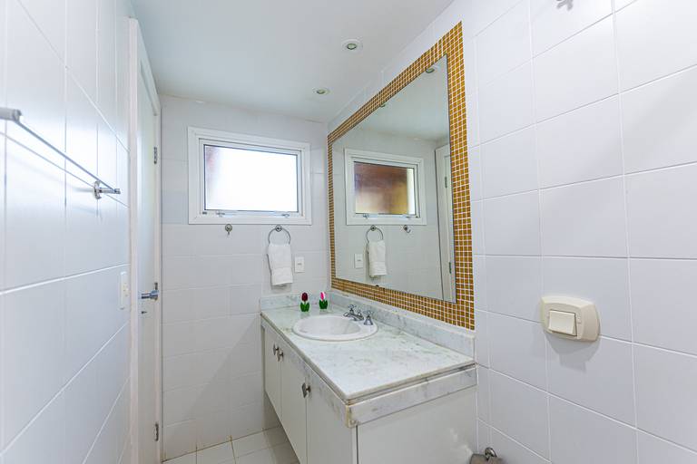 Banheiro Suíte casal acesso a piscina