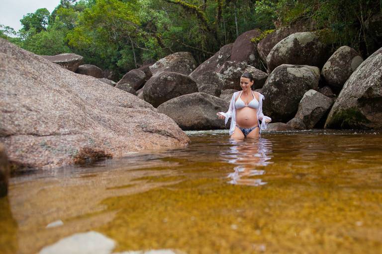 retrato book gestante na cachoeira Cobrinha de Ouro Palhça grande Florianópolis