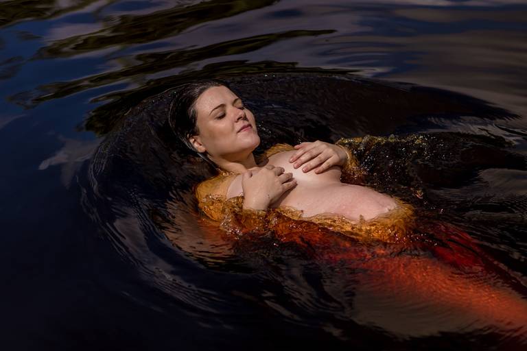 retrato natural gestante na lagoa gravida sexy em Belém do Pará