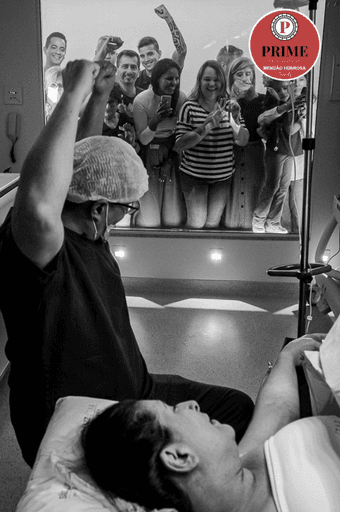 pai comemorando nascimento do filho