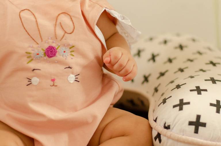 ensaio lifestyle em casa familia niteroi pascoa bebe 