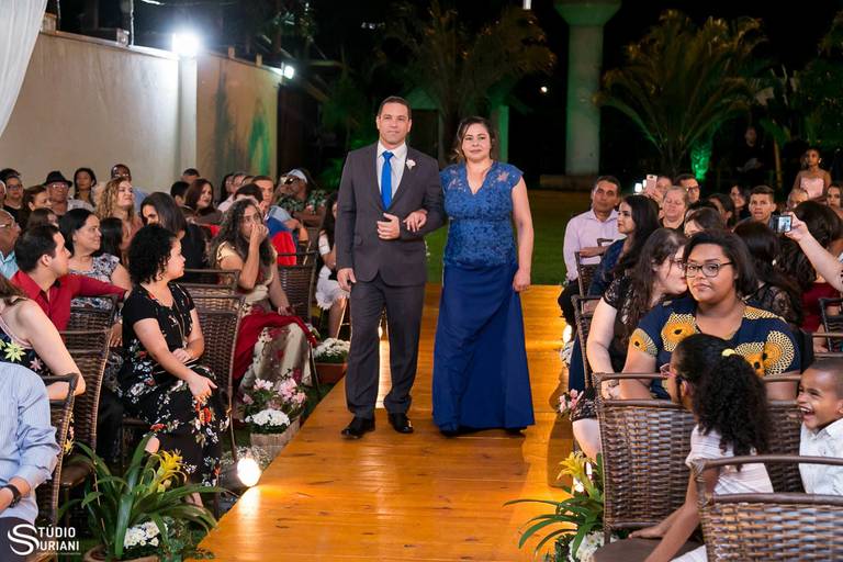 Entrada da mãe da noiva 