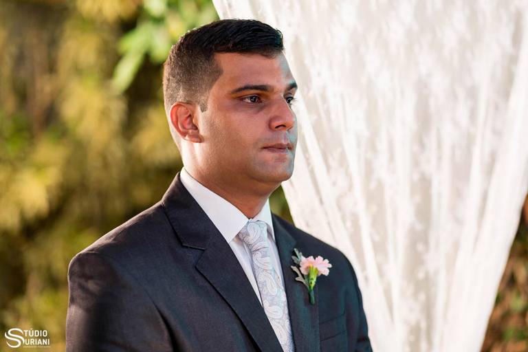 Noivo Aguardando o grande momento para casar 